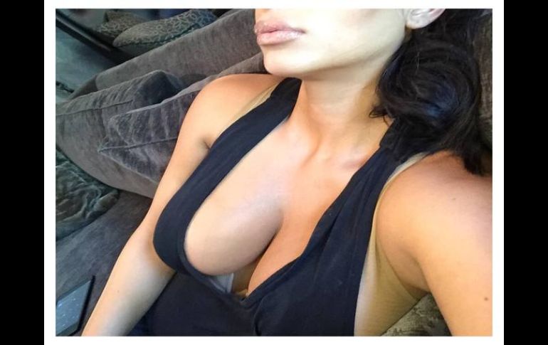 Kim Kardashian subió una fotografía a Instagram en donde lo que más resalta son sus senos. INSTAGRAM / kimkardashian