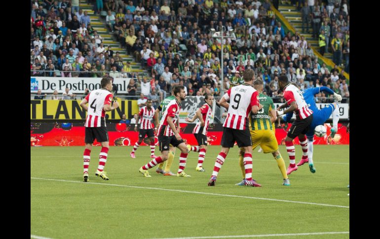 El partido, en el que Andrés Guardado sólo cumplió, no fue fácil para el Eindhoven. EFE / E. Spek