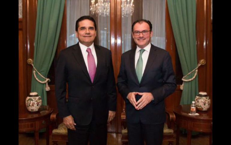 Videgaray Caso recibe al mandatario electo, Aureoles Conejo en el Palacio Nacional este martes. TWITTER / @LVidegaray