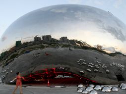 La escultura en China luce idéntica a su 'Cloud Gate' en Chicago. AP /