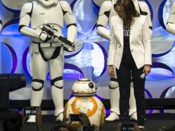 El robot, que asemeja una cabeza mecánica sobre una bola giratoria será llevado a las Disney Stores antes de estrenarse 'Star Wars'. AP / ARCHIVO