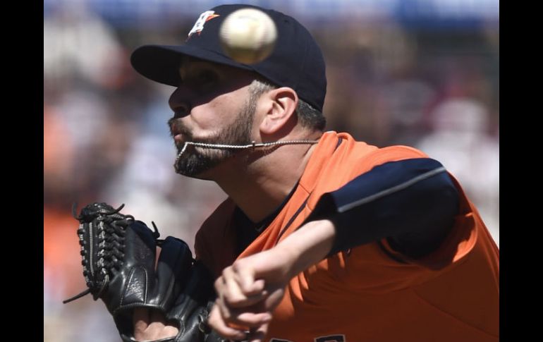 Segunda oportunidad. Oliver Pérez debutó con la franela de los Astros el martes pasado. EFE / J. Mabanglo