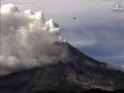 El flujo de lava llega a más de 200 y hasta 300 metros delante de las torres de alta tensión. TWITTER / @webcamsdemexico