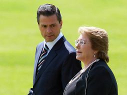 Enrique Peña Nieto da la bienvenida oficial a su homóloga de Chile, Michelle Bachelet Jeria, en el Campo Marte. NTX / J. Pazos