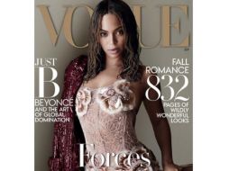 En la portada Beyoncé porta otro vestido de transparencias, con aplicaciones en el pecho. INSTAGRAM / beyonce