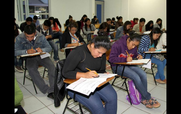 Alrededor de 350 mil docentes están programados para participar en la evaluación del desempeño en el ciclo escolar 2015-2016. NTX / ARCHIVO