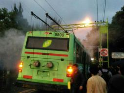 Alrededor de las 20:30 horas, se registró una llama dentro de la unidad de transporte. TWITTER / @caminalex