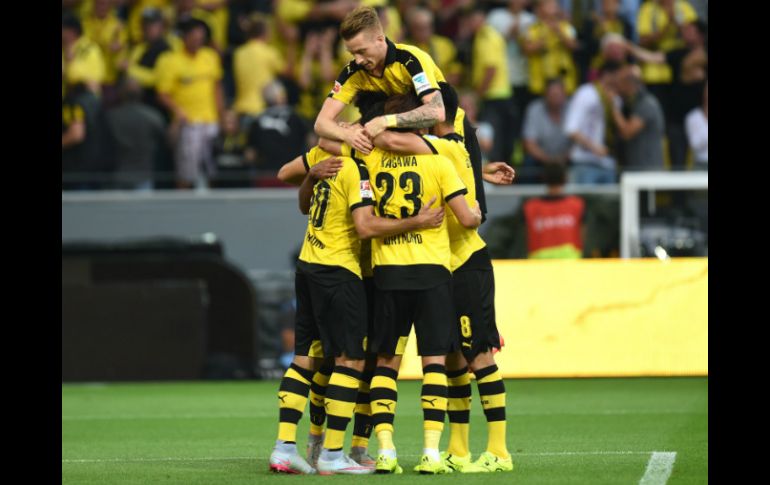 El Borussia Dortmund celebra la goleada 4-0 al Borussia Moenchengladbach. AFP / P. Stollarz