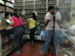 Inicio de temporada. Las pequeñas papelerías son las que más sufren por bajas ventas. EL INFORMADOR / E. Barrera