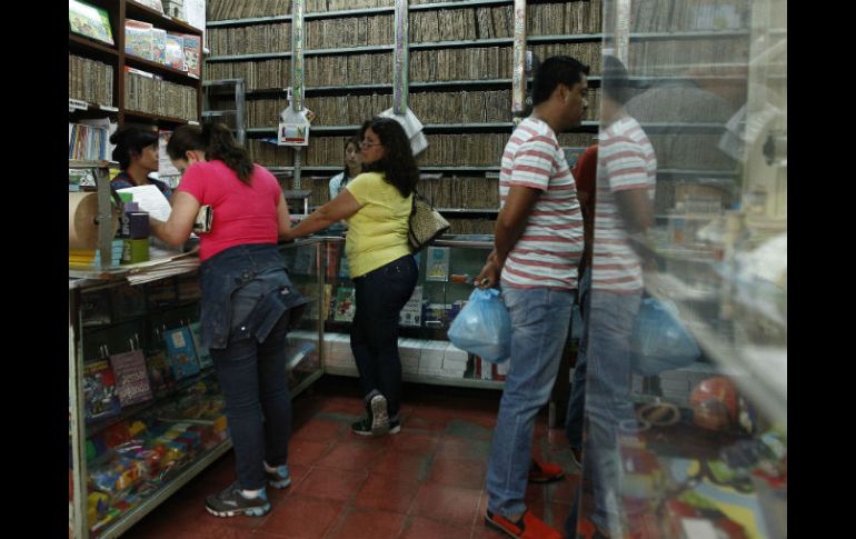 Inicio de temporada. Las pequeñas papelerías son las que más sufren por bajas ventas. EL INFORMADOR / E. Barrera