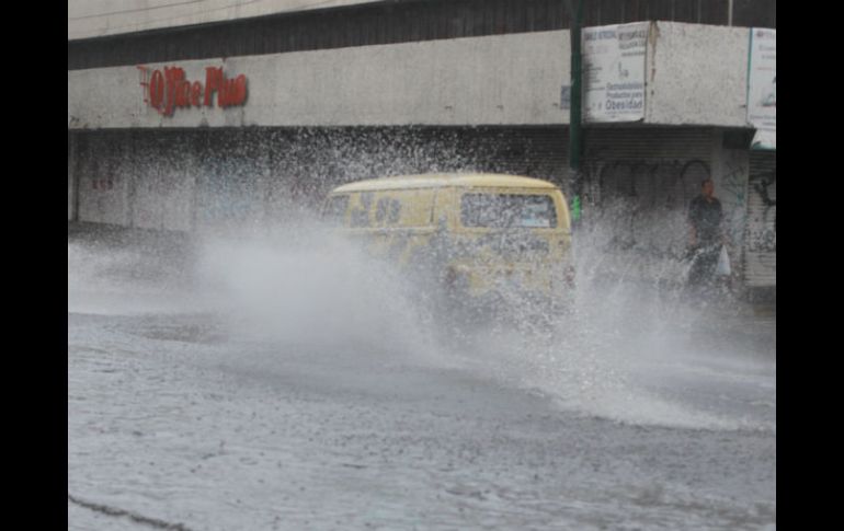 Esta es una de las postales que dejó la lluvia de este mediodía. EL INFORMADOR / R. Tamayo