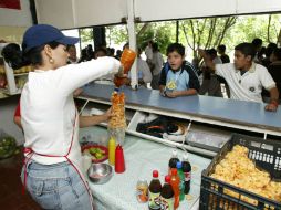 En el ciclo escolar pasado, nueve de cada diez escuelas visitadas fueron amonestadas por vender comida chatarra. EL INFORMADOR / ARCHIVO