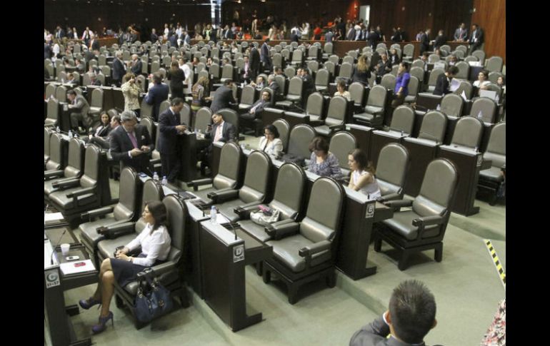 Los diputados electos por plurinominales comenzarán el trámite el martes 25, también empezando por la bancada del PRI. NTX / ARCHIVO