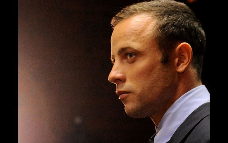 En octubre de 2014, un Tribunal de Sudáfrica condenó a Pistorius por matar a su novia, la modelo Reeva Steenkamp. AP / ARCHIVO