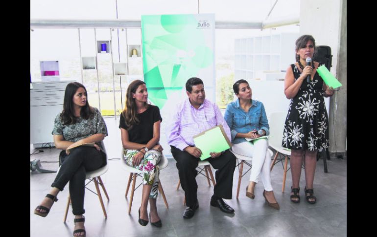 FOLIA 2015. Paola Ruiz Sánchez, Sara Maroto, Ricardo Duarte, Noemi Pizano y Mónica Cárdenas (directora de la editorial LIA). EL INFORMADOR / P. Franco