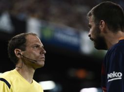 Gerard Piqué protestó un fuera de juego no señalado. AFP / J. Lago