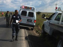 El camión transportaba en total a 25 extranjeros; después del accidente, los 12 lesionados son atendidos. EL INFORMADOR / ARCHIVO