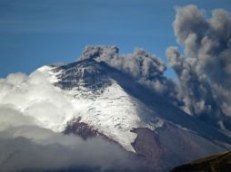 El Cotopaxi es considerado uno de los volcanes más peligrosos por el alto número de habitantes que vive en sus alrededores. AFP / M. Bernetti