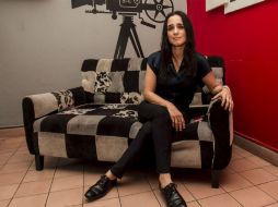 Julieta Venegas omenta que la mayoría de sus nuevas canciones están basadas en texto de autores que ella disfruta leer. EL INFORMADOR / R. Tamayo