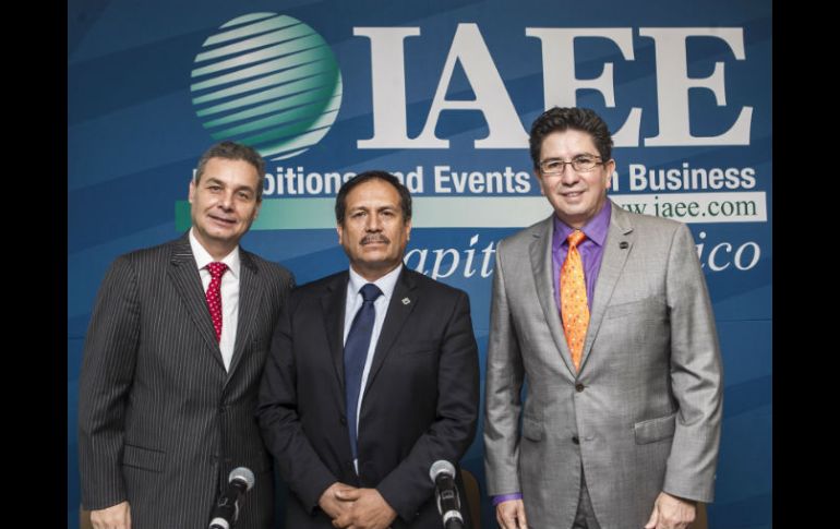 Presentación de la certificación. De izquierda a derecha, Gustavo Staufer, Gustavo González y Carlos Ochoa.  /