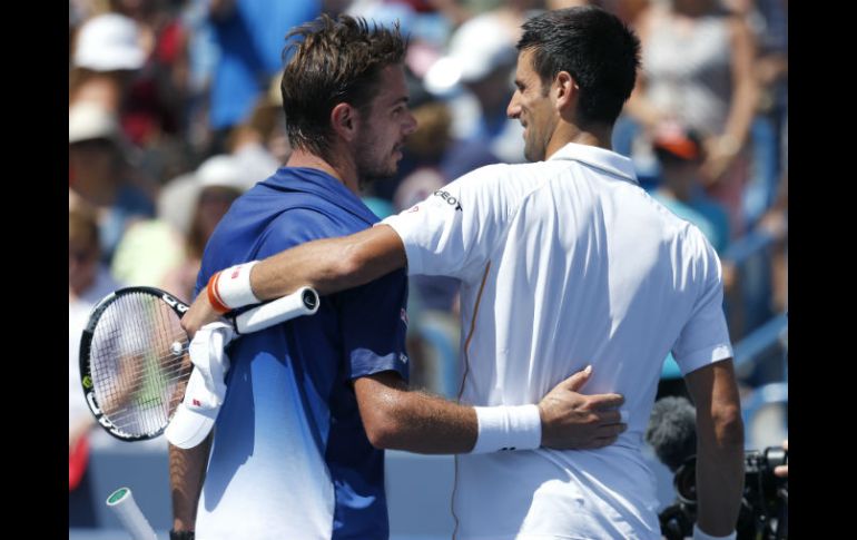 Novak Djokovic felicitó a su rival al término del partido. AP / J. Minchillo