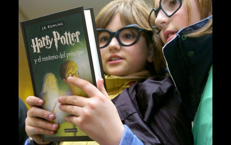 El libro de ''Harry Potter'' ocupa el tercer lugar con 400 millones de copias vendidas. EL INFORMADOR / ARCHIVO