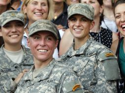 La capitana Kristen Griest y la teniente Shaye Haver son las primeras en graduarse con el prestigioso título de 'rangers'. AP / J. Bazemore