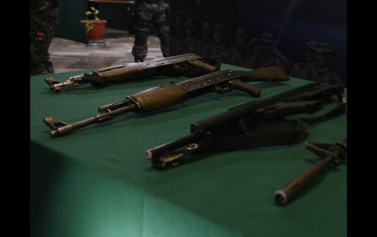 Las armas, cargadores y municiones incautadas quedaron a disposición de la delegación de la PGR en Jalisco. EL INFORMADOR / ARCHIVO