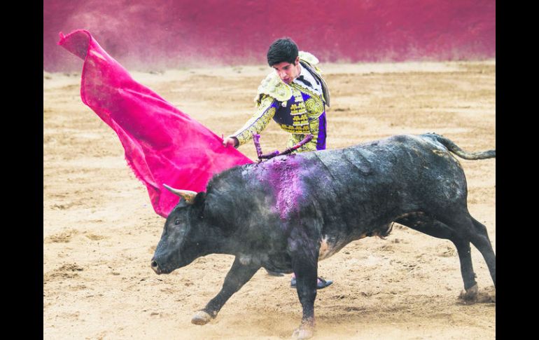 El novillero jalisciense, Román Martínez, en la Plaza de Toros, El Centenario de Tlaquepaque. EL INFORMADOR / P. Pérez