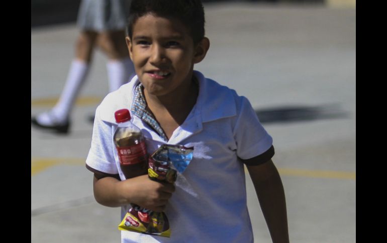 No se deben incluir las leches con sabor, jugos y frituras ya que ocasionan sobrepeso y sueño. EL INFORMADOR / ARCHIVO