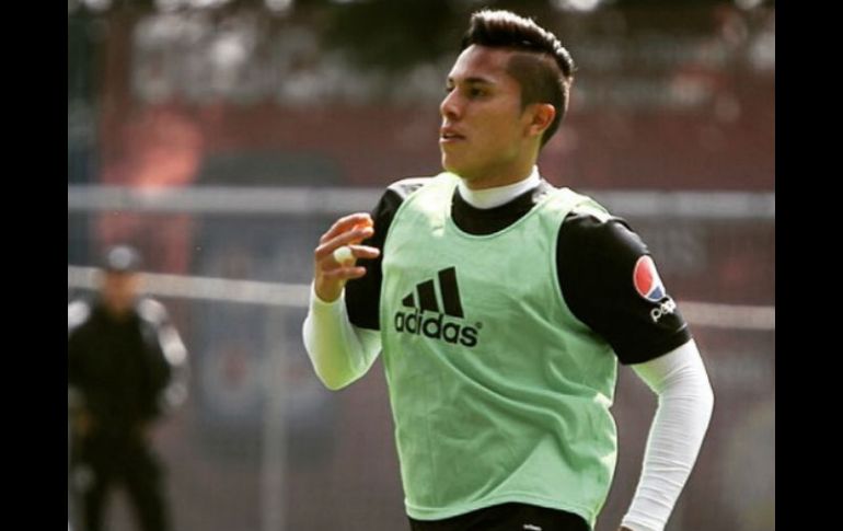 Carlos Salcedo ya trabaja al parejo de sus compañeros. INSTAGRAM / @Chivas