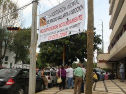 Un grupo entre 50 y 70 vecinos de la colonia Arcos se manifestaron en contra de la reubicación del albergue. EL INFORMADOR / A. Hinojosa