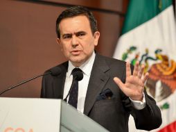 Guajardo dice que EU tendrá que generar un efecto a la baja ante el alza del dólar para evitar afectaciones en sus exportaciones. NTX / ARCHIVO