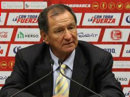 El entrenador, Enrique Meza aprecia el coraje de su equipo. TWITTER / @FuerzaMonarca