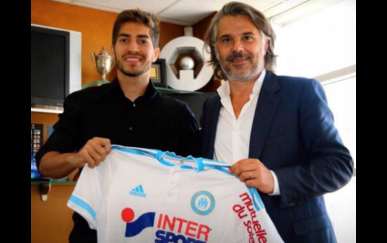 Silva fue recibido por el presidente del equipo, Vincent Labrune. TWITTER / @16LucasSilva