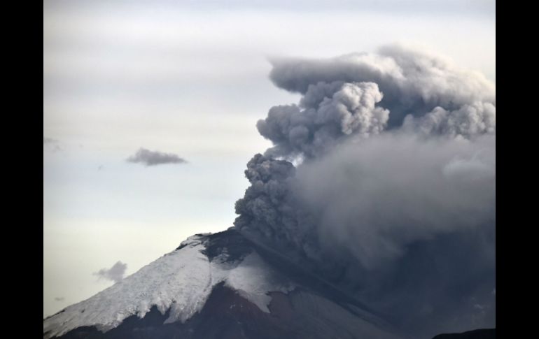 El volcán Cotopaxi, de cinco mil 897 metros de altitud es actualmente uno de los más activos. AFP / R. Buendía