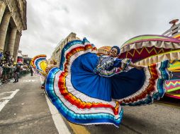 El tradicional desfile de las Fiestas de Octubre (en la foto el correspondiente a 2014), se celebrará este año en Av. Chapultepec. EL INFORMADOR / ARCHIVO