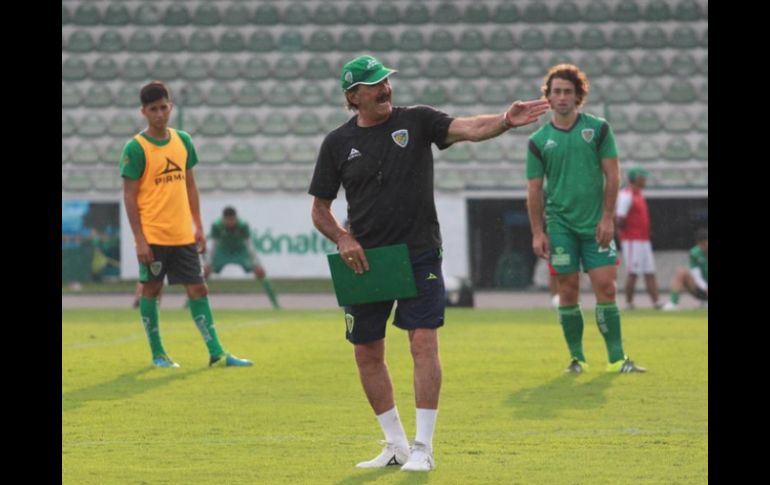 Ricardo Antonio La Volpe enfrentará a Chivas por primera vez, luego del conflicto que tuvo el año pasado con la podóloga del equipo. TWITTER / @Chiapas_FC