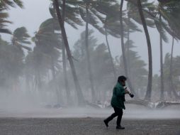 ''Erika'' dañó 935 viviendas y 11 quedaron destruidas, mientras que al menos unas 11 provincias permanecen incomunicadas. EFE / O. Barría