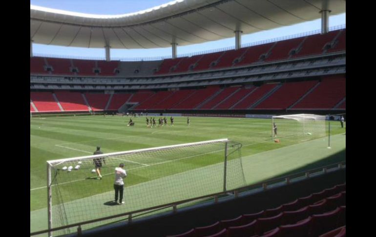 La sesión consistió en práctica de tiro a gol y juegos de tenis-balón. EL INFORMADOR / J. Robles