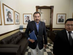 El abogo de Pérez Molina, César Calderón, acude al Congreso de Guatemala a hacer lectura de la declaración. AP / M. Castillo