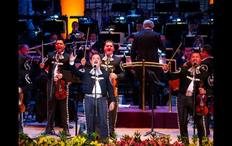 Una Orquesta Sinfónica bajo la batuta de Héctor Guzmán acompañó la música mexicana. EL INFORMADOR / P. Franco