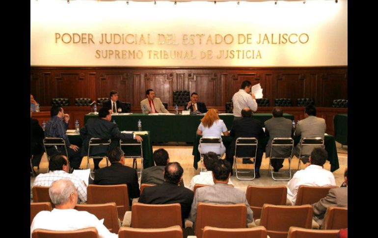 El Consejo de Coordinación para la Implementación del nuevo Sistema de Justicia entregó constancia a miembros de la primera generación. EL INFORMADOR / ARCHIVO