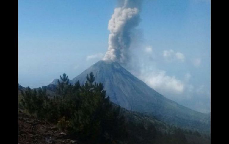 El volcán continúa en actividad constante. TWITTER / @pcjalisco