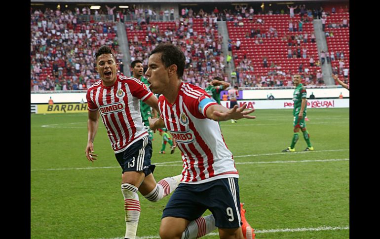 Omar Bravo anotó dos goles este domingo ante Jaguares. EL INFORMADOR / M. Vargas