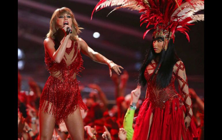 Taylor Swift y Nicki Minaj actúan juntas en el escenario. AP / M. Sayles