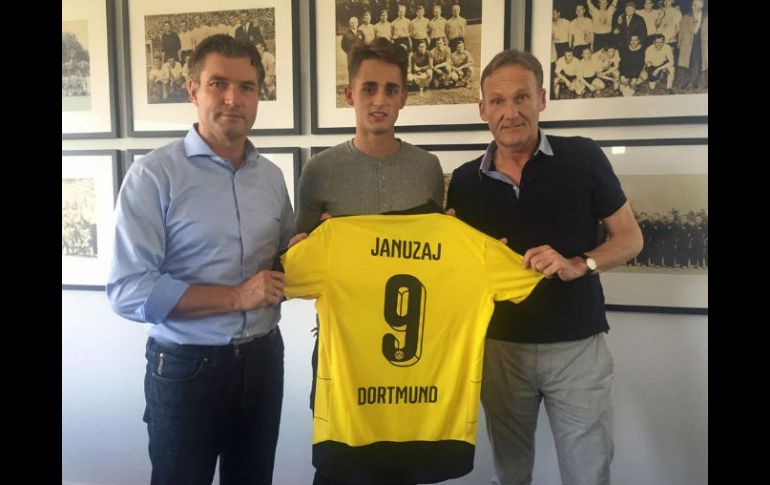 ''Borussia Dortmund es un gran club. Los aficionados son realmente increíbles'', afirmó Januzaj, quien lucirá el 9 en la camiseta. TWITTER / @BVB