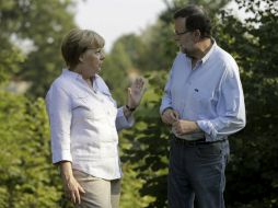 Merkel y Rajoy dieron un paseo en torno al lago Huwenow durante alrededor de una hora. EFE /