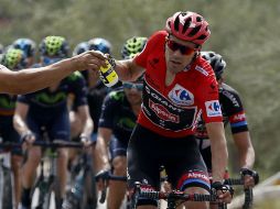 El holandés Tom Dumoulin, del equipo Giant, lidera la competencia. EFE / J. Lizón