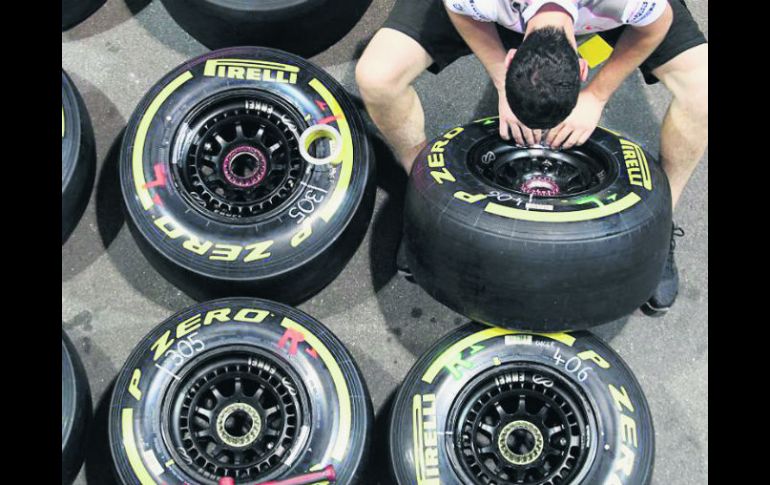 Durante el Gran Premio de Bélgica pilotos como Sebastian Vettel y Nico Rosberg  presentaron problemas con sus neumáticos. AP /